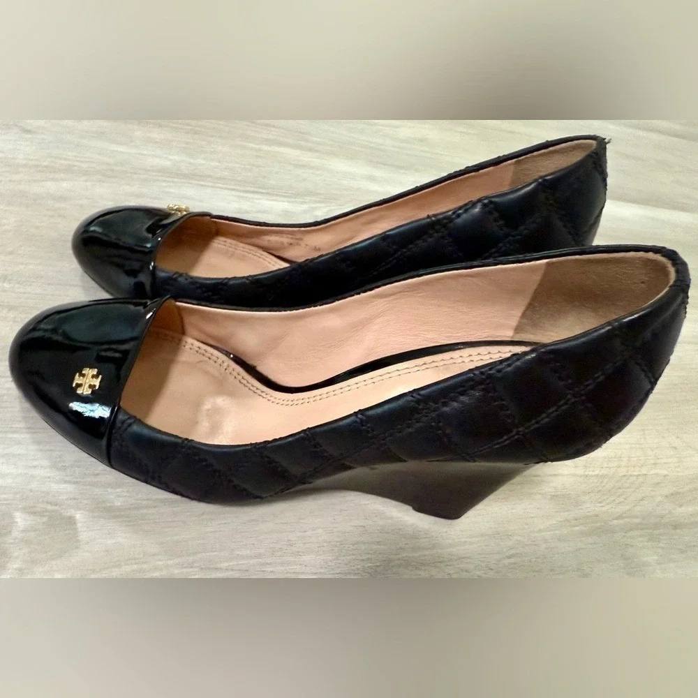 Tory Burch Black Quilted Patent Toe Wedge Pumps Women's Shoes sz 7.5